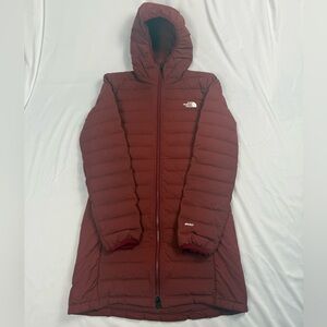 The North Face Women's Hooded Puffer Jacket - Maroon